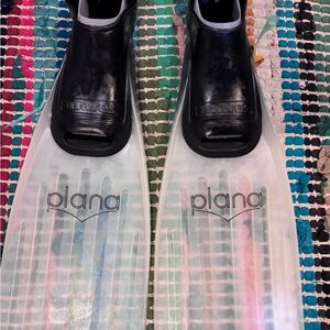 Mares Plana galleggiante Clear Swim Fins with Black Foot Pockets